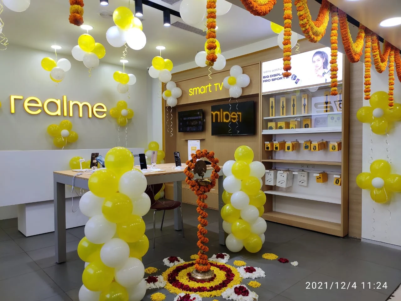 Realme logo